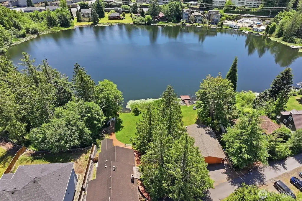 5620 Halls Lake Way Lynnwood WA 98036