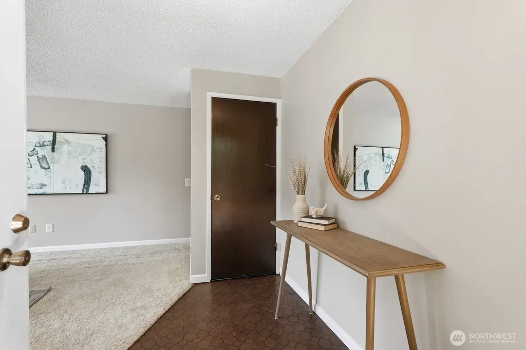 5620 Halls Lake Way Lynnwood WA 98036
