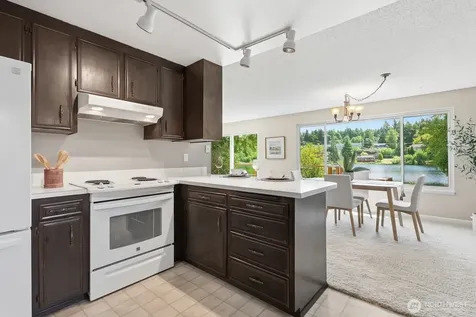 5620 Halls Lake Way Lynnwood WA 98036