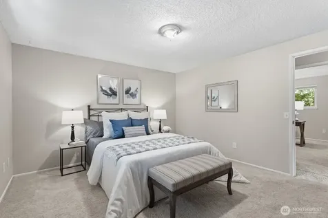 5620 Halls Lake Way Lynnwood WA 98036