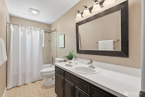5620 Halls Lake Way Lynnwood WA 98036
