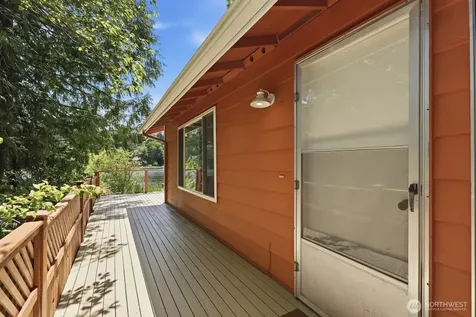 5620 Halls Lake Way Lynnwood WA 98036