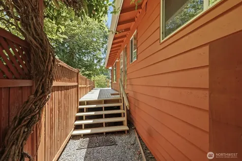 5620 Halls Lake Way Lynnwood WA 98036