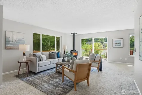 5620 Halls Lake Way Lynnwood WA 98036