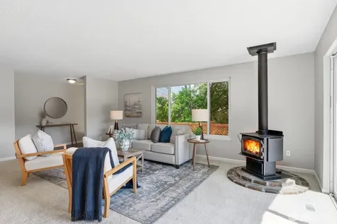 5620 Halls Lake Way Lynnwood WA 98036