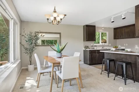 5620 Halls Lake Way Lynnwood WA 98036