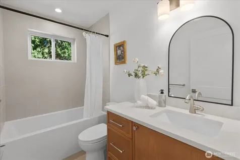 313 SE Andrews Street Issaquah WA 98027