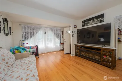 1931 Mcdougall Avenue Everett WA 98201