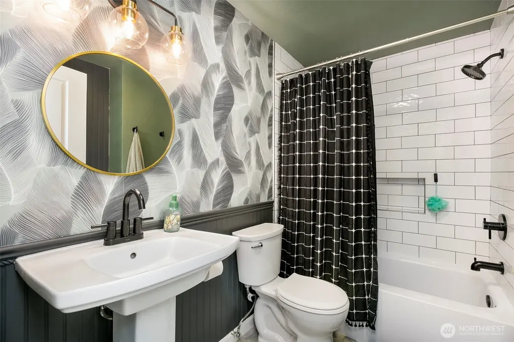 105 Lila Street Steilacoom WA 98388
