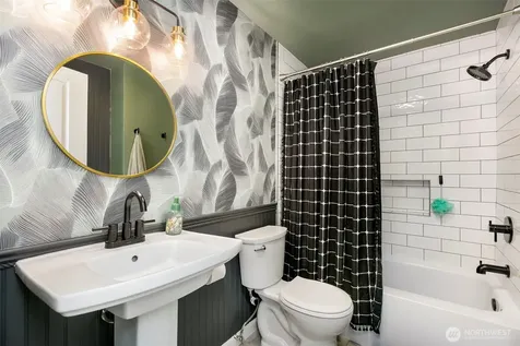 105 Lila Street Steilacoom WA 98388