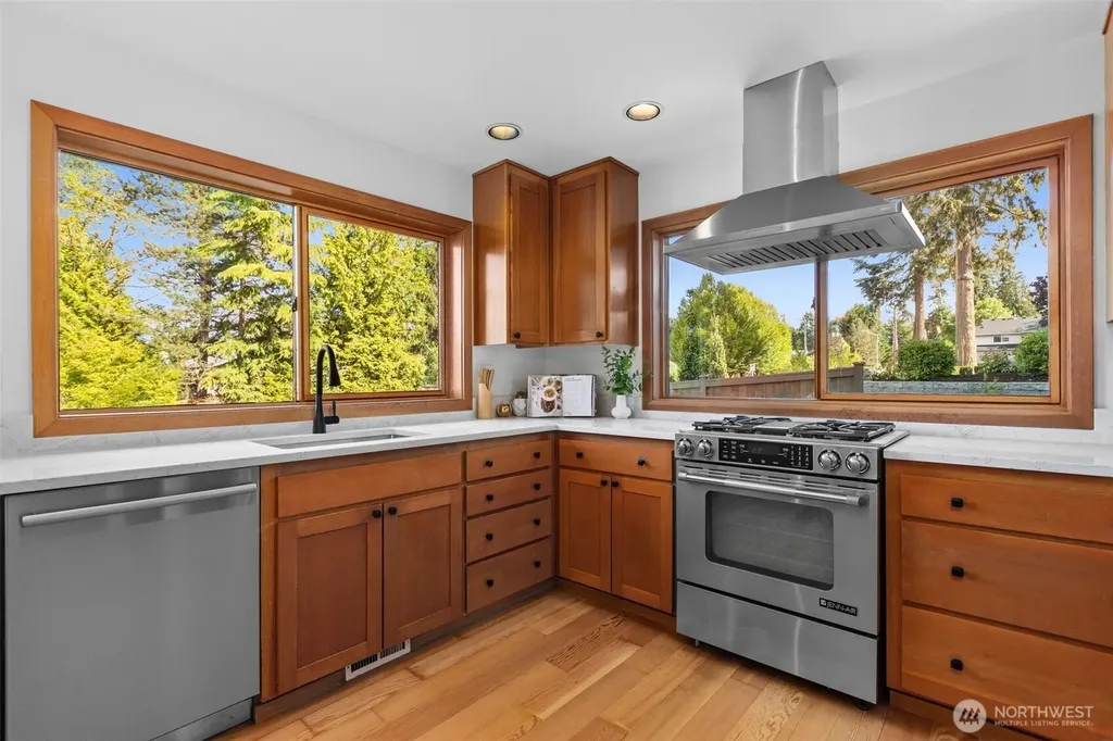 7321 152nd Avenue NE Redmond WA 98052