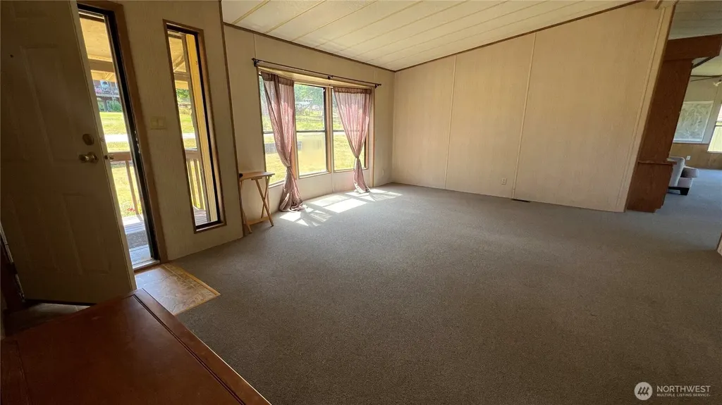 39058 Shoreview Drive NE Hansville WA 98340