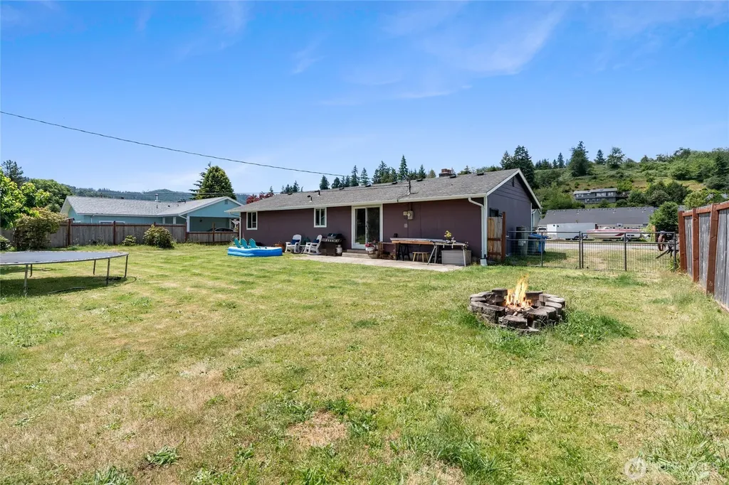 205 Washington Ave S Eatonville WA 98328