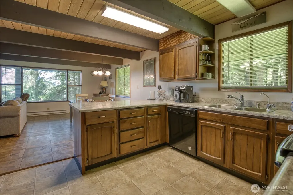 2782 State Route 109 Ocean Shores WA 98569