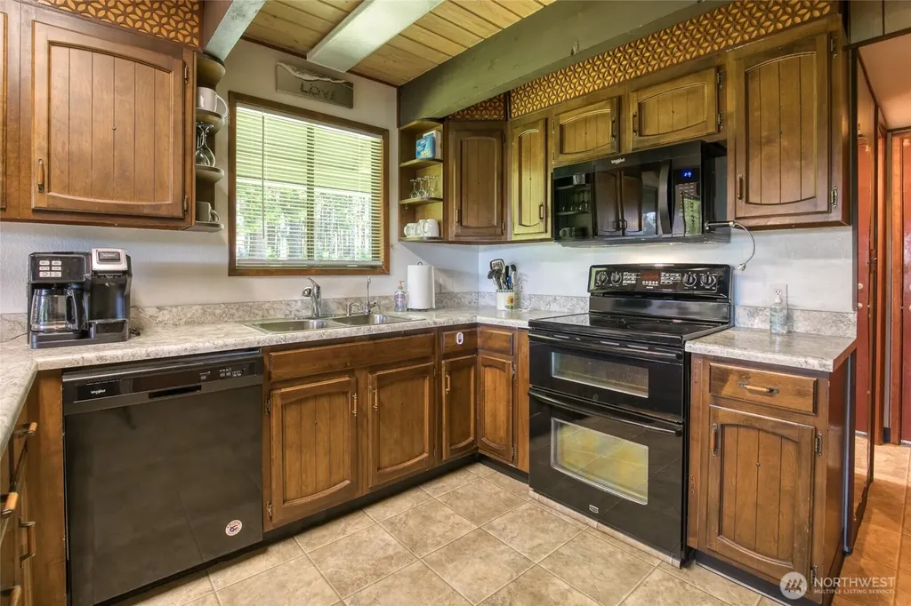 2782 State Route 109 Ocean Shores WA 98569