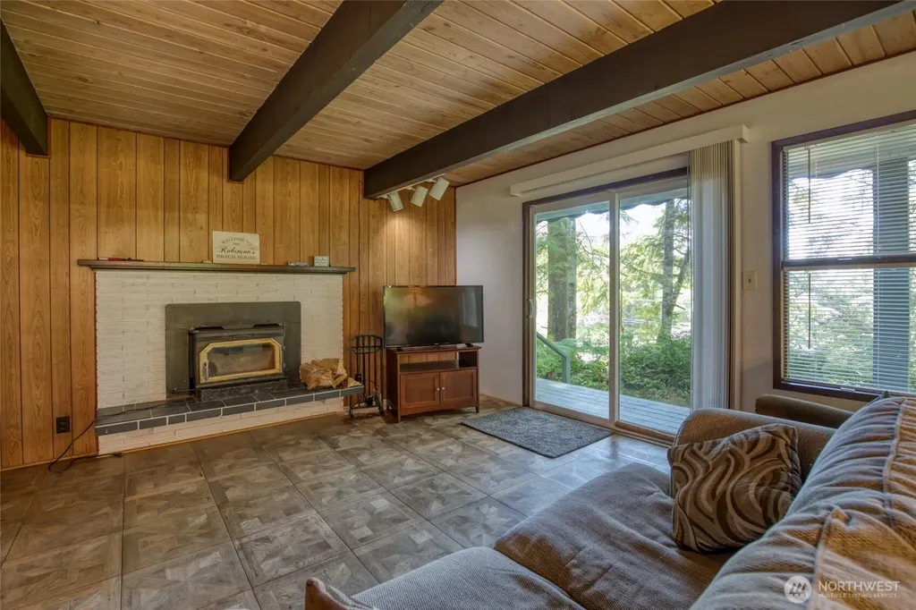 2782 State Route 109 Ocean Shores WA 98569