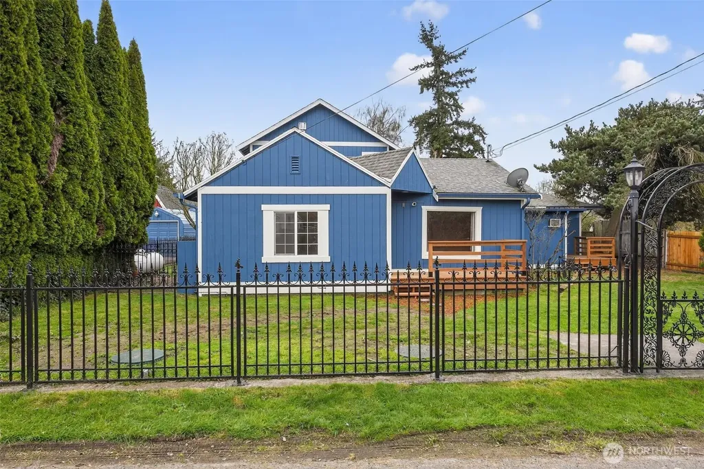 6502 48th Street E Puyallup WA 98371