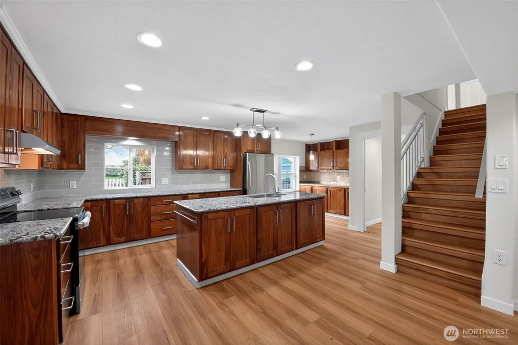 6502 48th Street E Puyallup WA 98371