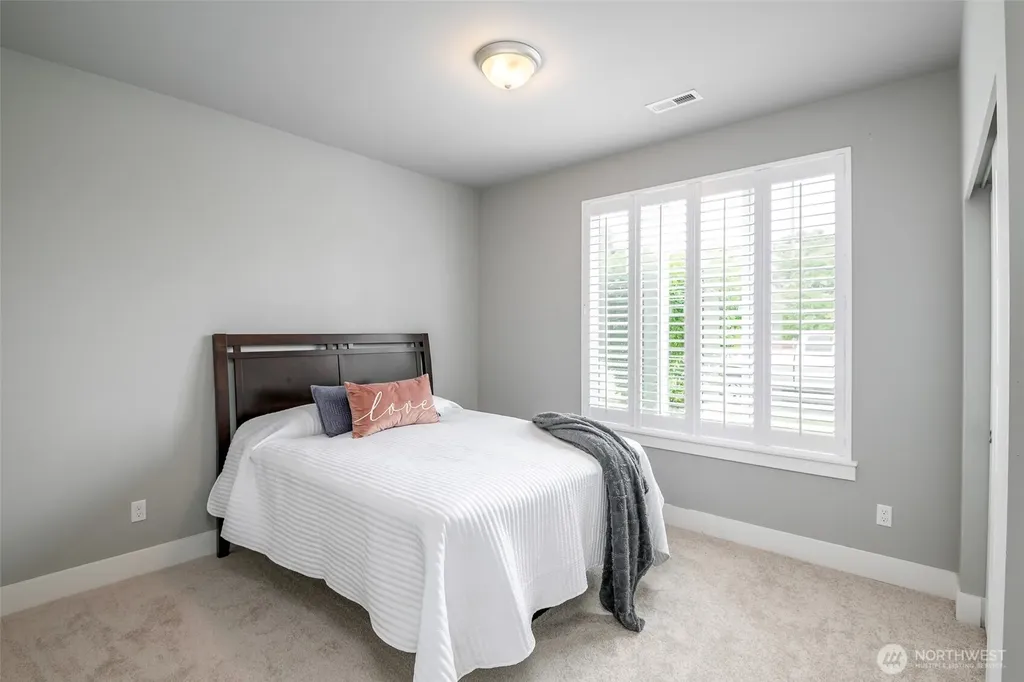 1502 12th Avenue SE Puyallup WA 98372