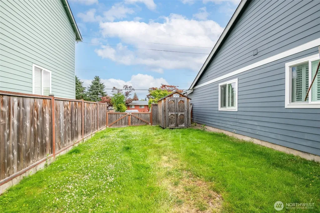 1502 12th Avenue SE Puyallup WA 98372