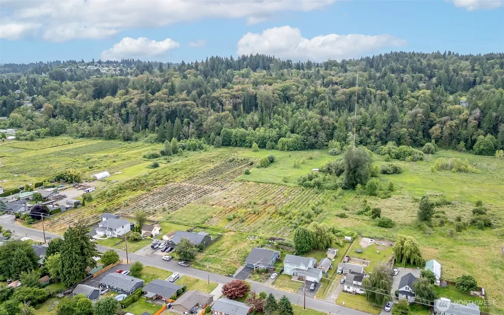 1502 12th Avenue SE Puyallup WA 98372