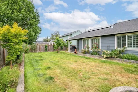 1502 12th Avenue SE Puyallup WA 98372