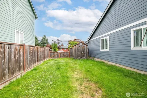 1502 12th Avenue SE Puyallup WA 98372