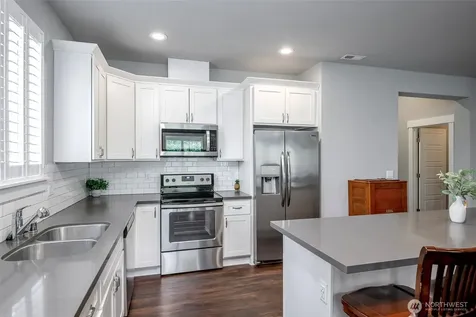 1502 12th Avenue SE Puyallup WA 98372