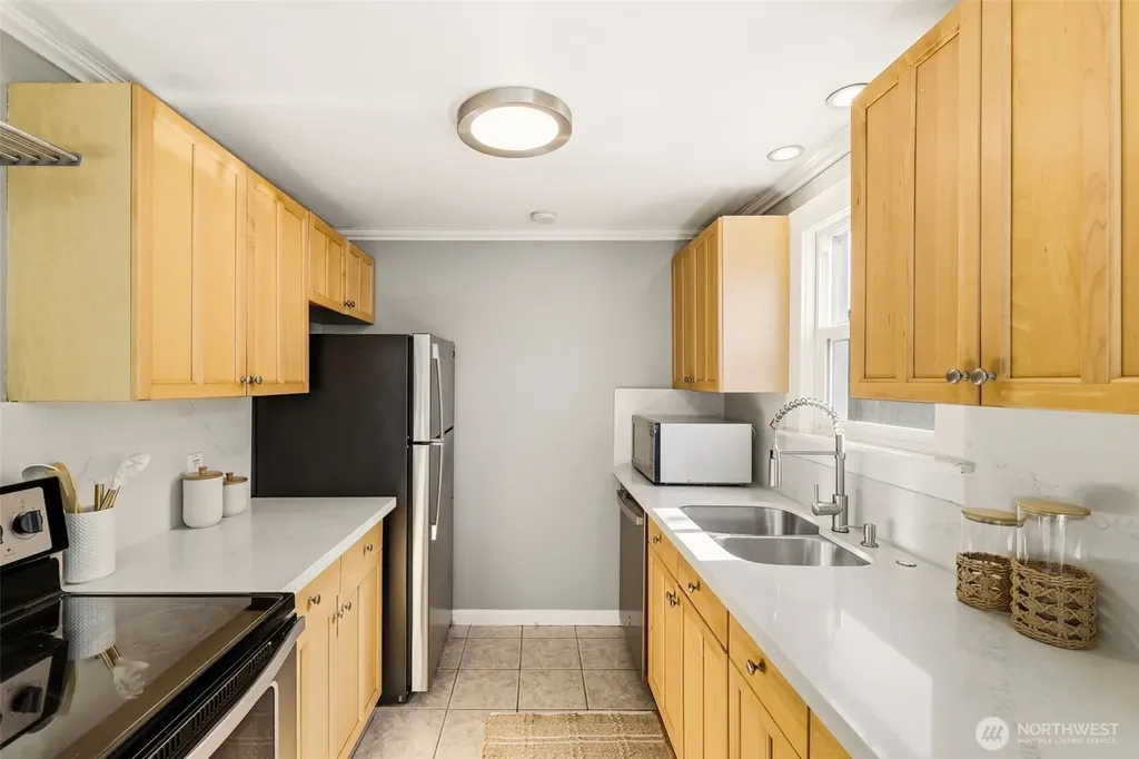 8257 Interlake Avenue N Seattle WA 98103