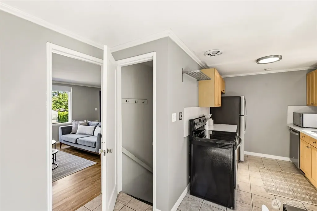 8257 Interlake Avenue N Seattle WA 98103