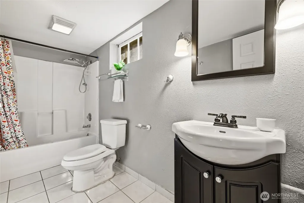 8257 Interlake Avenue N Seattle WA 98103