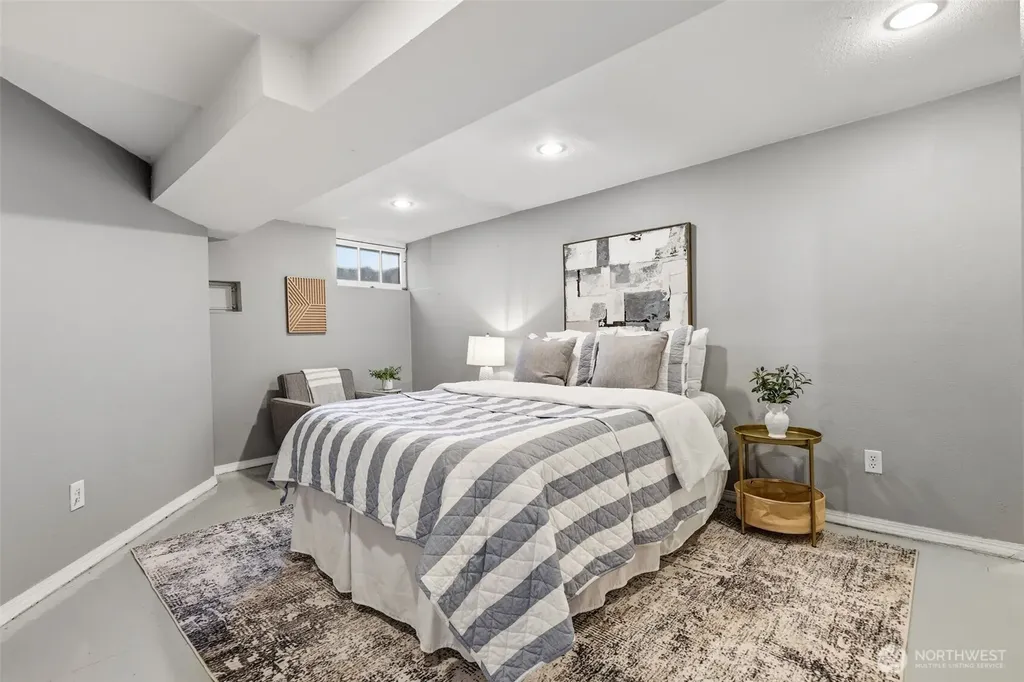 8257 Interlake Avenue N Seattle WA 98103