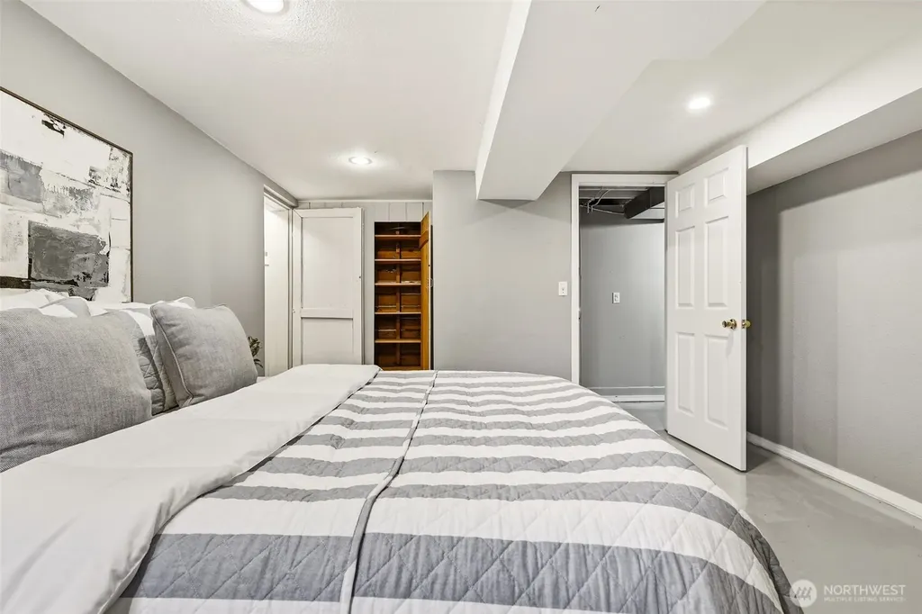 8257 Interlake Avenue N Seattle WA 98103
