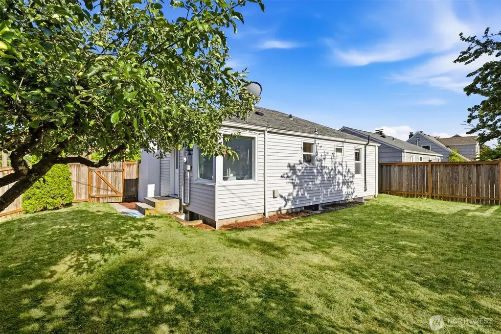 8257 Interlake Avenue N Seattle WA 98103