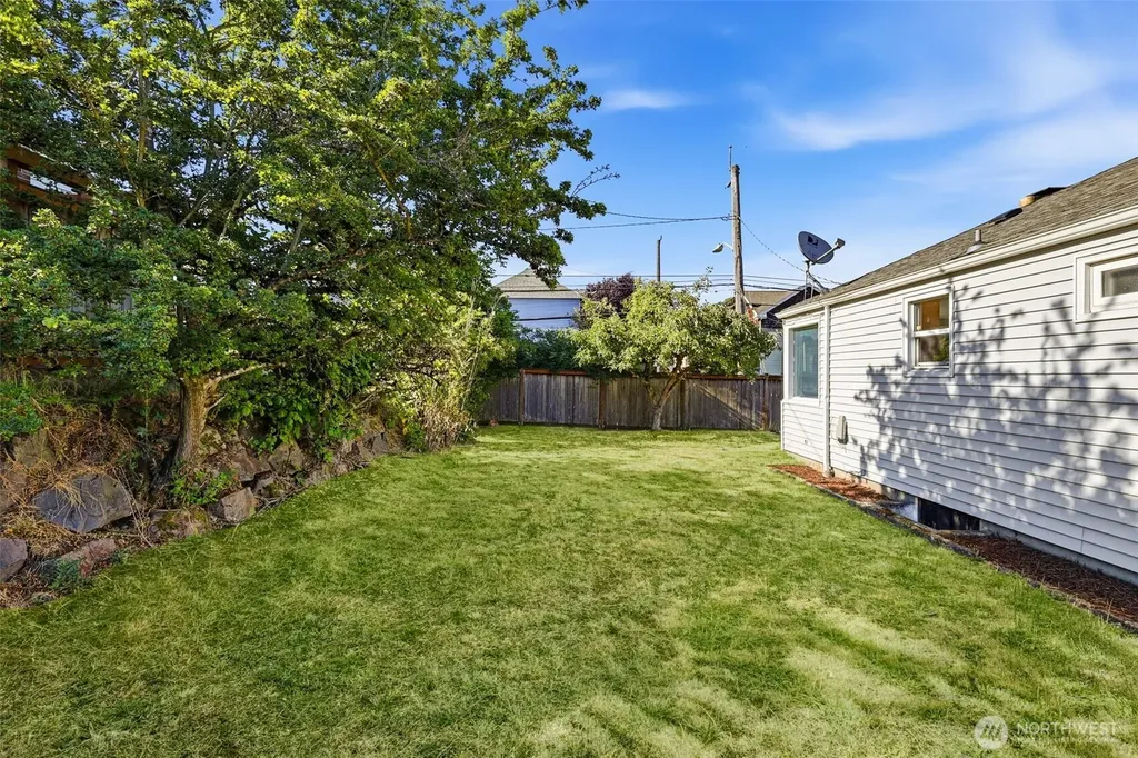 8257 Interlake Avenue N Seattle WA 98103