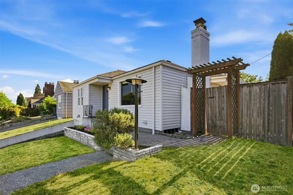 8257 Interlake Avenue N Seattle WA 98103
