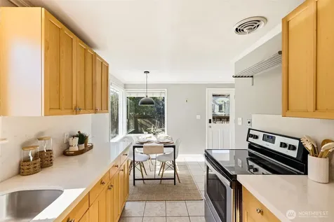 8257 Interlake Avenue N Seattle WA 98103