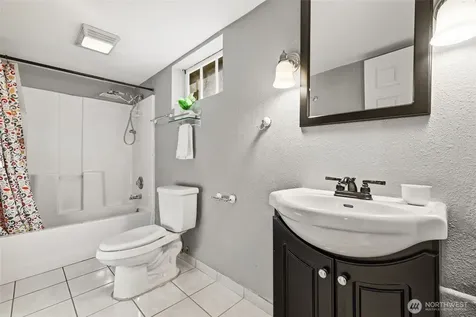 8257 Interlake Avenue N Seattle WA 98103
