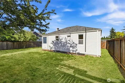8257 Interlake Avenue N Seattle WA 98103