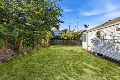 8257 Interlake Avenue N Seattle WA 98103