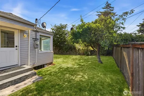 8257 Interlake Avenue N Seattle WA 98103