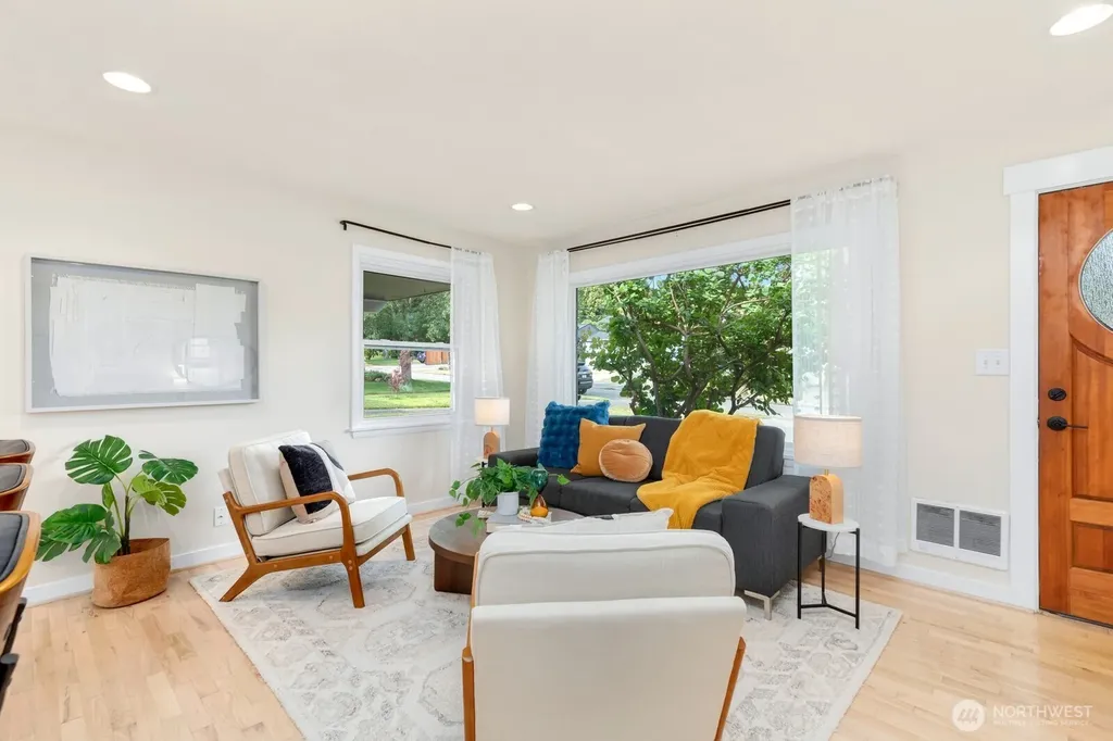 9348 32nd Avenue SW Seattle WA 98126