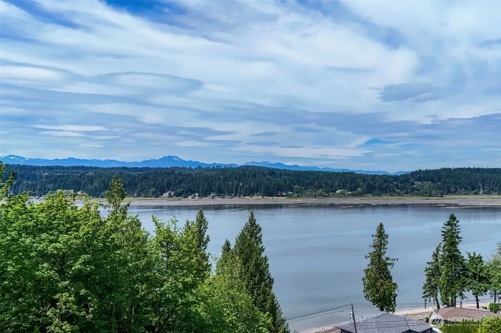 200 E Cove Drive Belfair WA 98528