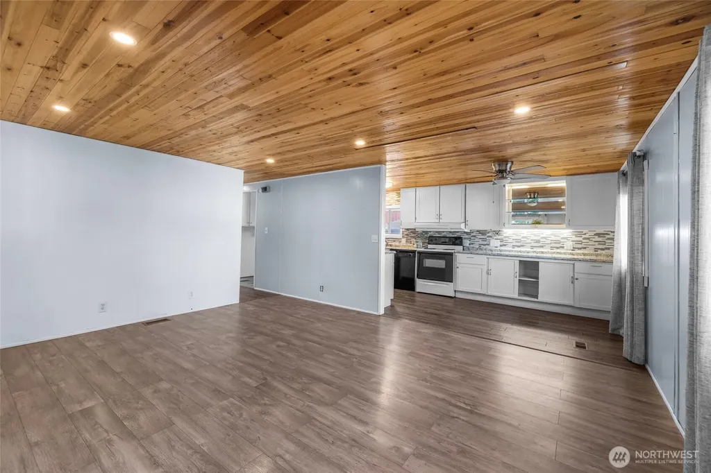 700 NW Crosby Avenue Oak Harbor WA 98277