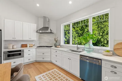 7077 NE Ridge Lane Bainbridge Island WA 98110