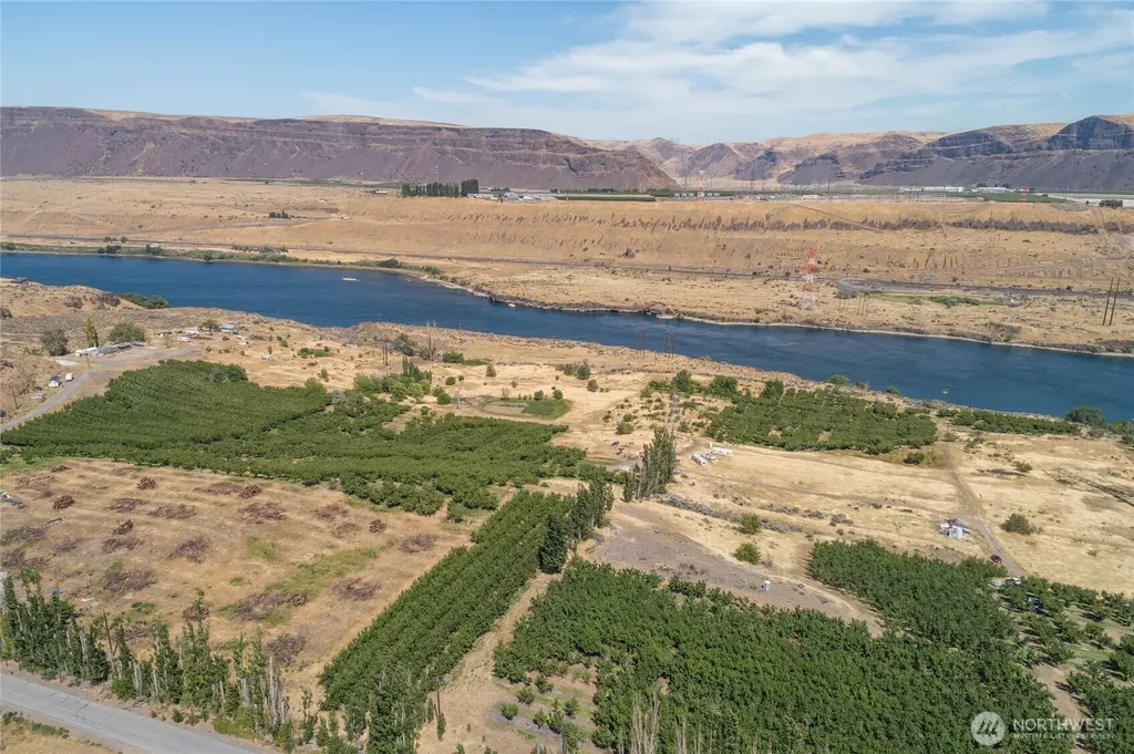 7199 Tarpiscan Road Malaga WA 98828