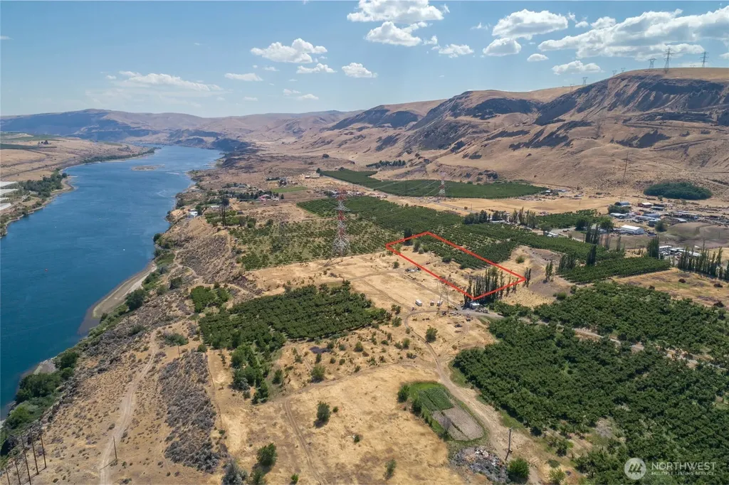 7199 Tarpiscan Road Malaga WA 98828