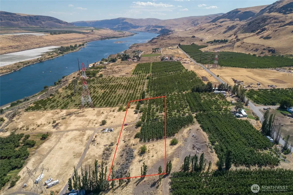 7199 Tarpiscan Road Malaga WA 98828