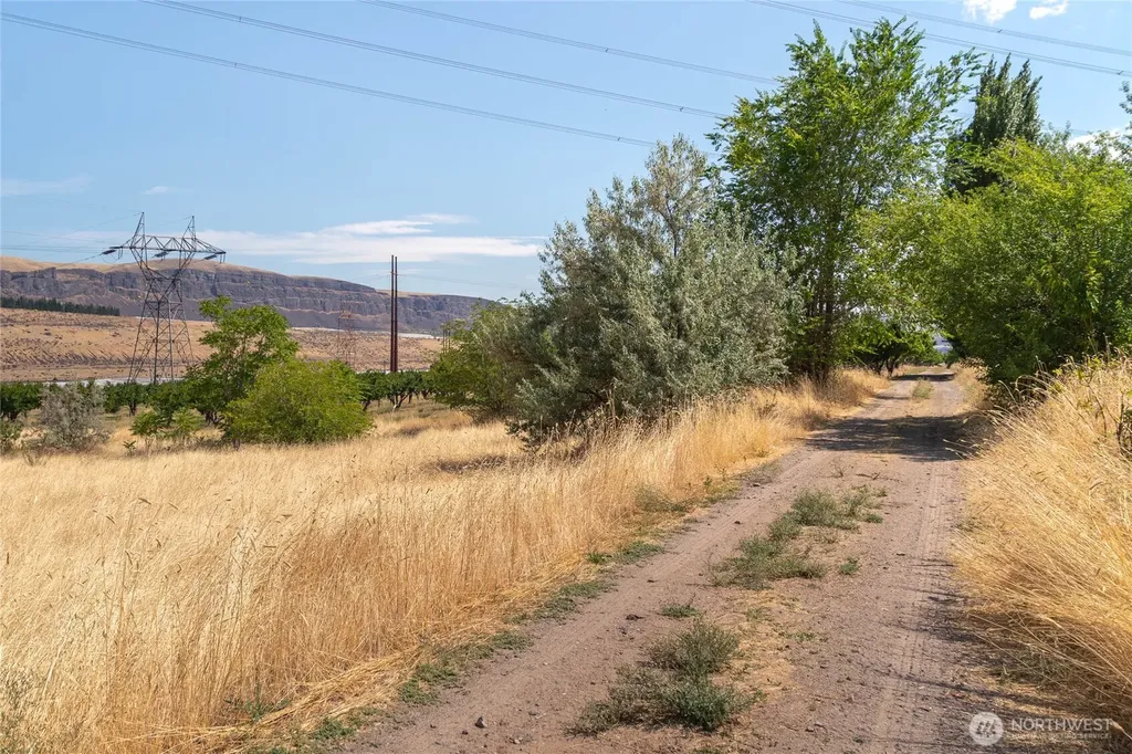 7199 Tarpiscan Road Malaga WA 98828