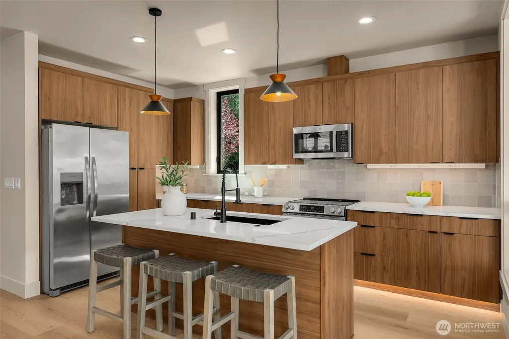 12910 NE 70th Place Kirkland WA 98033